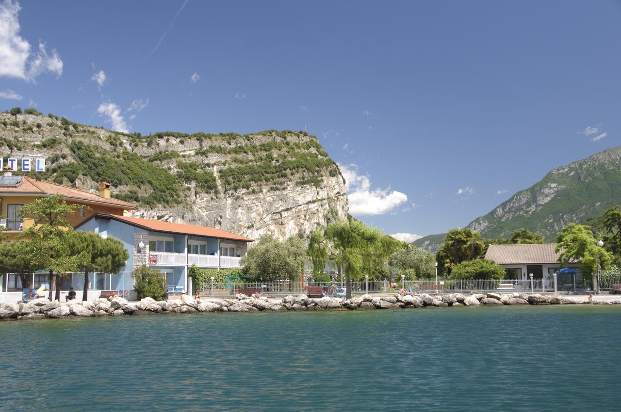 Casa Toblini Al Lago On The Beach Torbole Sul Garda Exterior photo