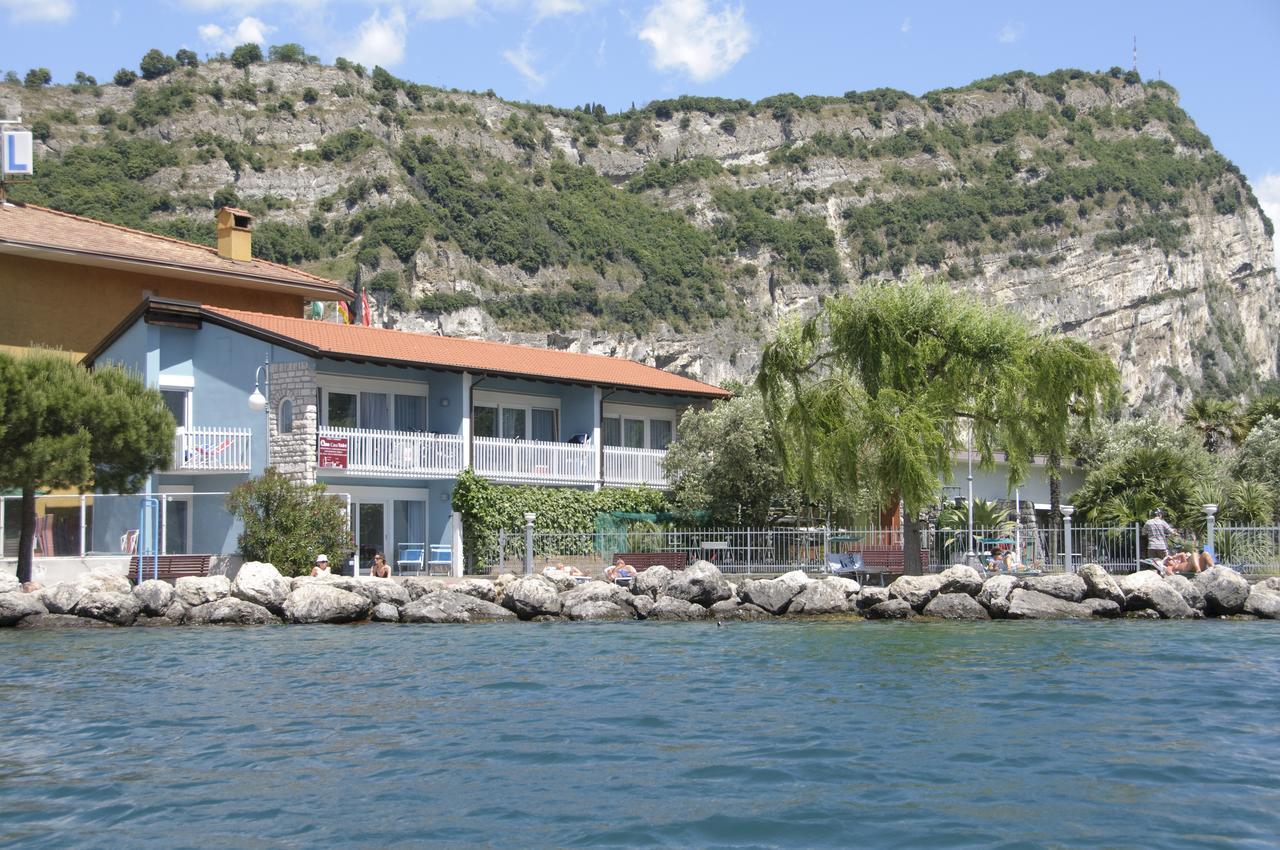 Casa Toblini Al Lago On The Beach Torbole Sul Garda Exterior photo